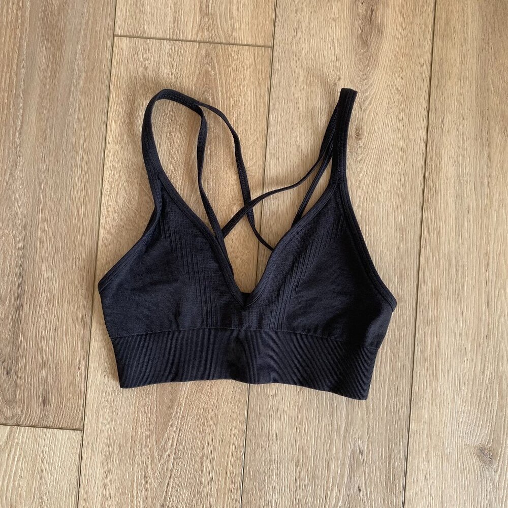 Lululemon Seamlessly Plunge Bra